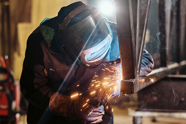 Se former au métier de soudeur industriel : un tremplin vers l’emploi avec AVS 